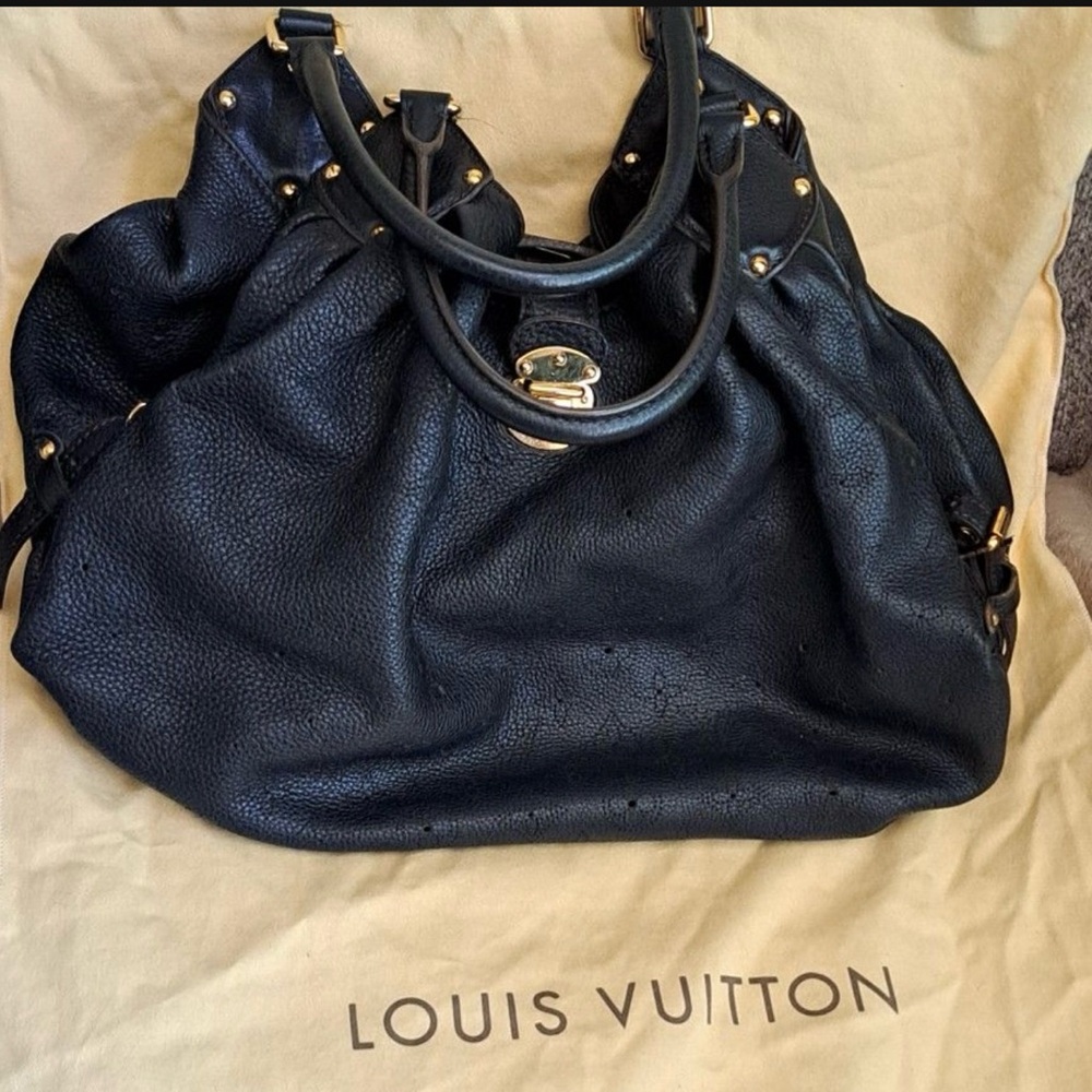 SOLD!! Louis Vuitton Mahina Purse